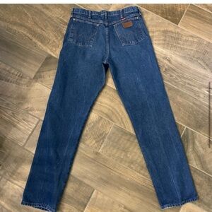 WRANGLER 31 COWBOY CUT 100% COTTON JEANS PERFECT FOR WOMEN TO UPCYCLE INTO TREND